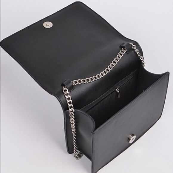 White Unique Chain Clutch - Picture 3 of 9